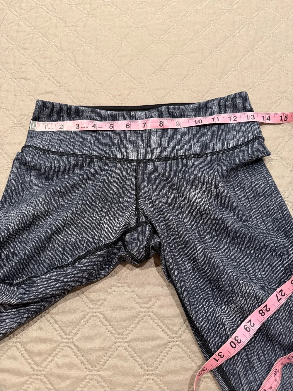 lululemon black and white space-dye leggings Crop.